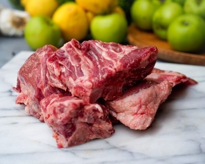 Свинина на кости охлаждённая 1 кг - купить в Больших Осинках